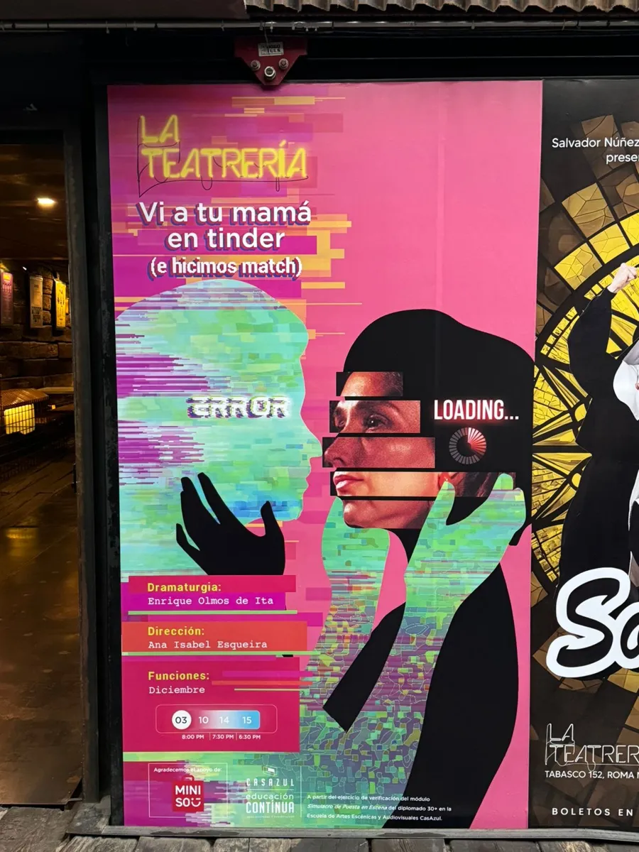 Póster de gran formato en el pasillo del teatro